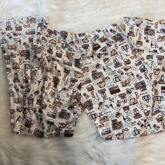 Laura Ashley Matchinf Pajamas Set Makeup Purses Sunglasses Print - Picture 5 of 6